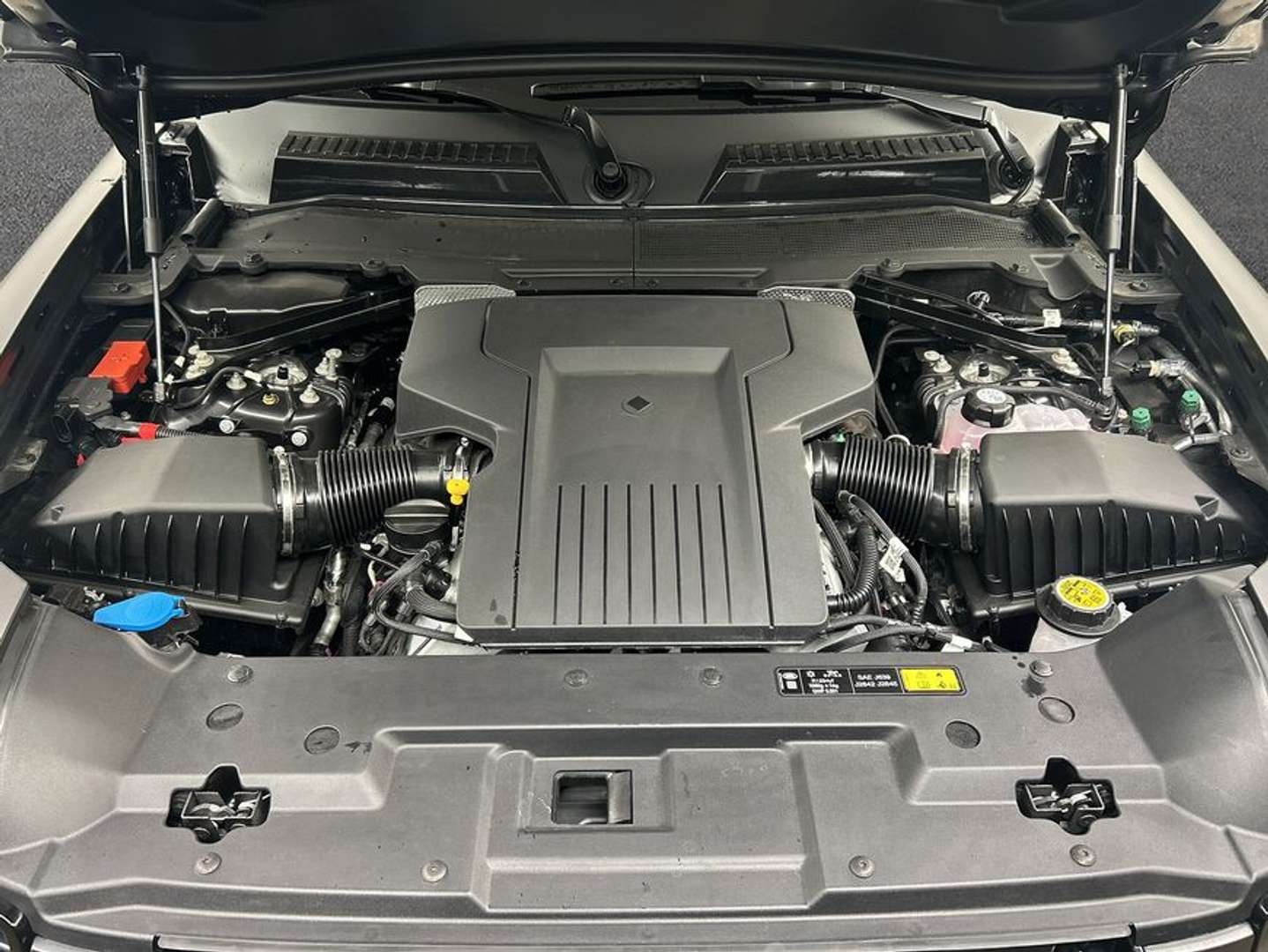 Land Rover Defender 110 OCTA Edition One P635 AWD - 2026 - Joinsteer - #9