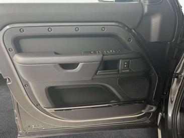 Land Rover Defender 110 OCTA Edition One P635 AWD — photo 12