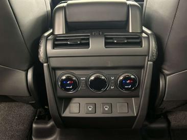 Land Rover Defender 110 OCTA Edition One P635 AWD — photo 18