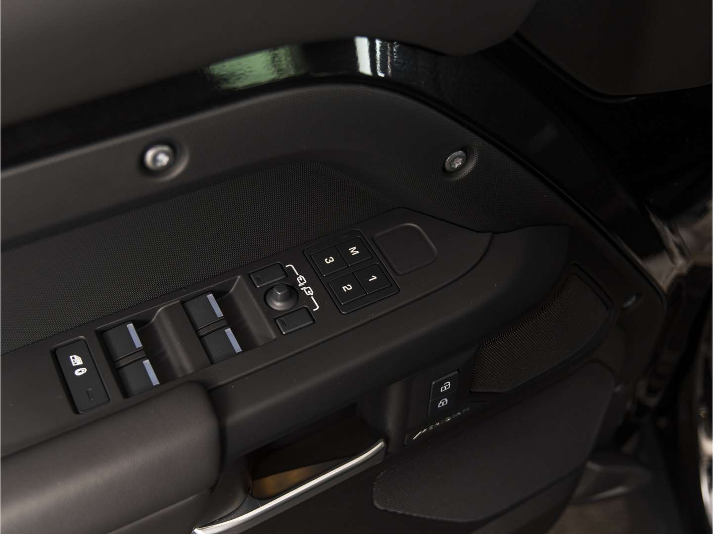 Land Rover Defender 110 X-Dynamic HSE MY26 2.0 P300e - 2026 - Joinsteer - #18