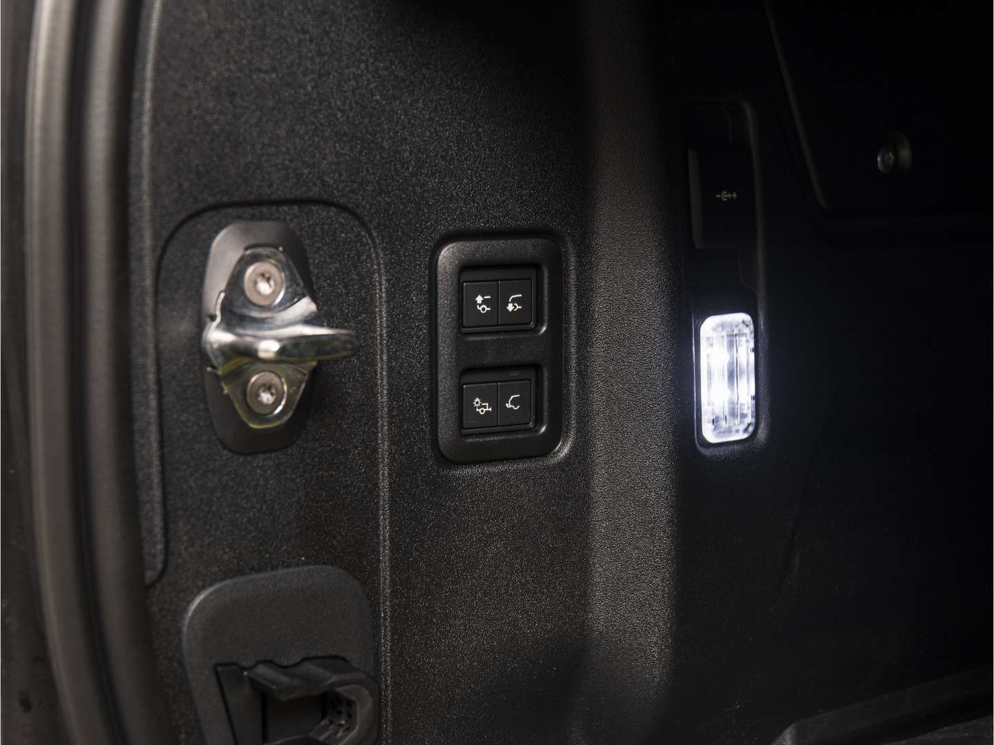 Land Rover Defender 110 X-Dynamic HSE MY26 2.0 P300e - 2026 - Joinsteer - #25