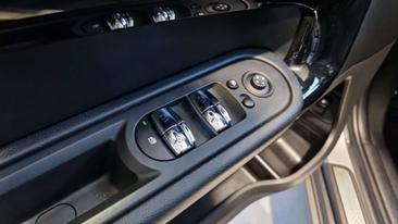 Mini Clubman Cooper SE — photo 19