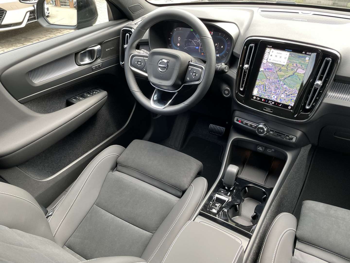Volvo XC40 B4 Ultimate - 2025 - Joinsteer - #14
