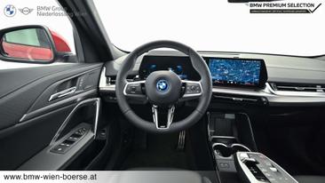 BMW IX2 EDrive20 — photo 16
