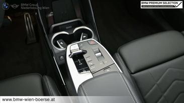 BMW IX2 EDrive20 — photo 18