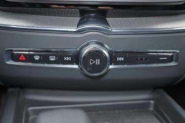 Volvo XC60 T6 Recharge Core — photo 7