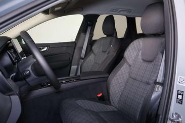 Volvo XC60 T6 Recharge Core — photo 11