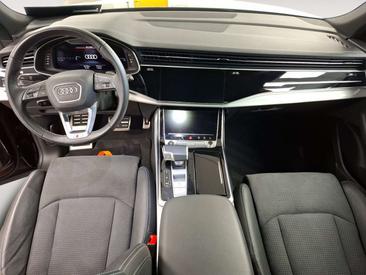 Audi Q8 50 TDI — photo 9
