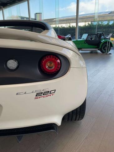 Lotus Elise — photo 2