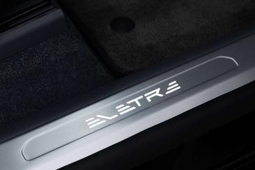 Lotus Eletre 450 4WD — photo 13