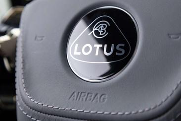 Lotus Eletre 450 4WD — photo 48