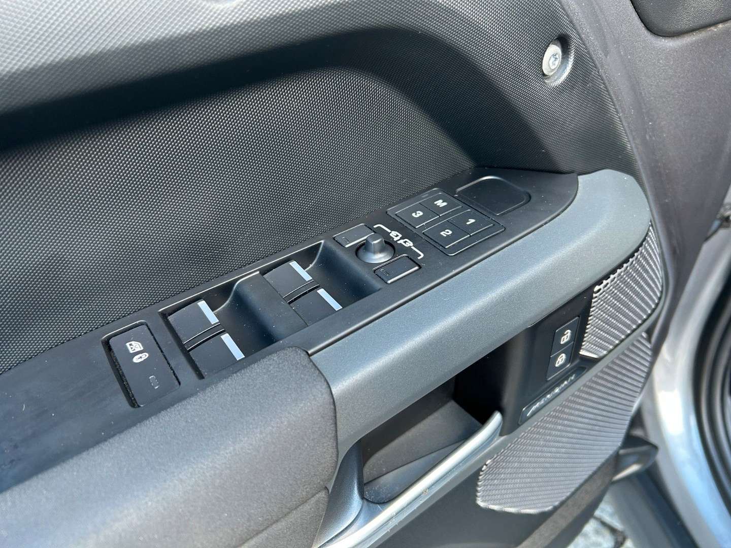 Land Rover Defender 110 X-Dynamic SE - 2023 - Joinsteer - #9