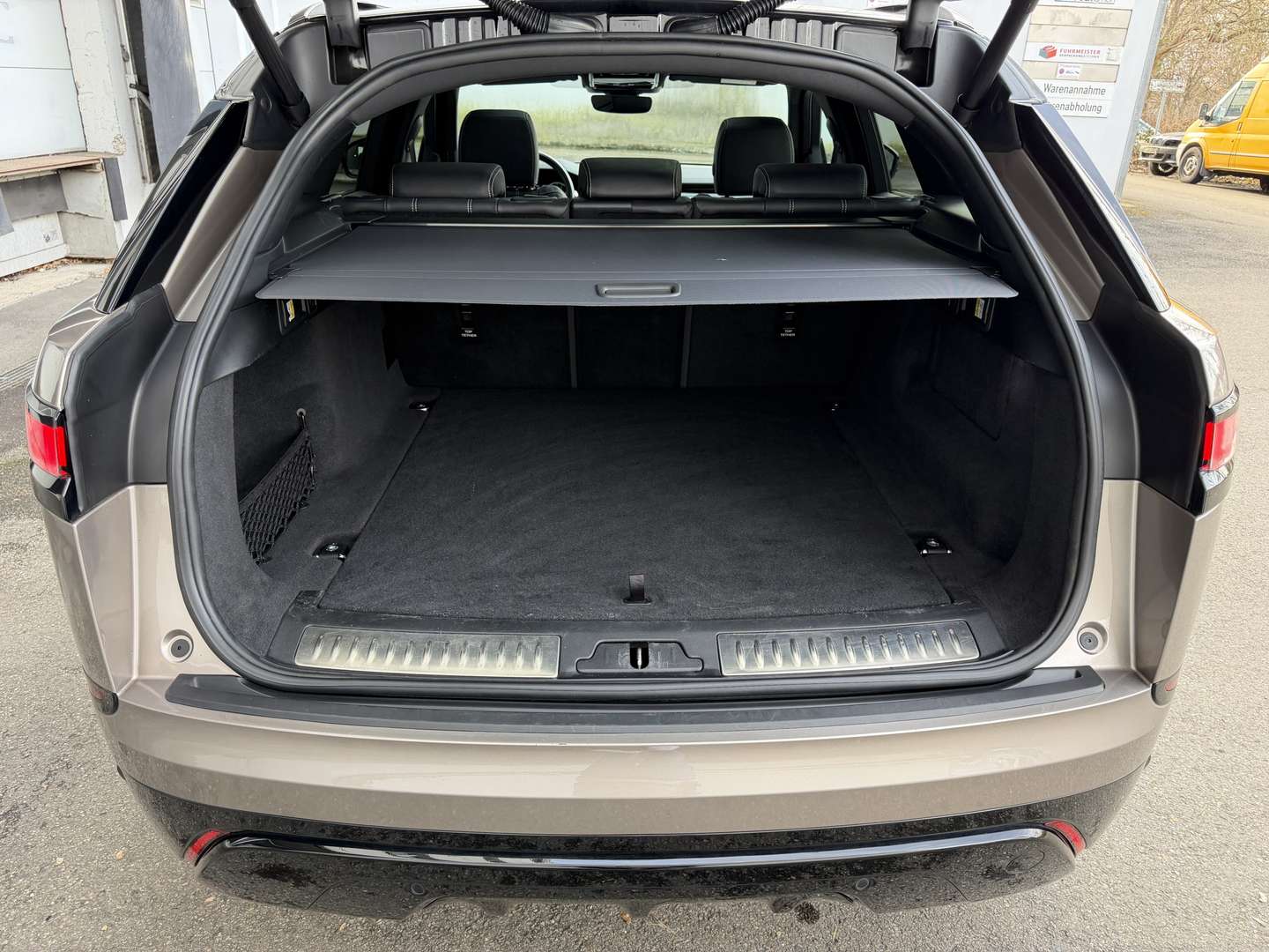 Land Rover Range Rover Velar D200 R-Dynamic SE Black Pano - 2023 - Joinsteer - #28