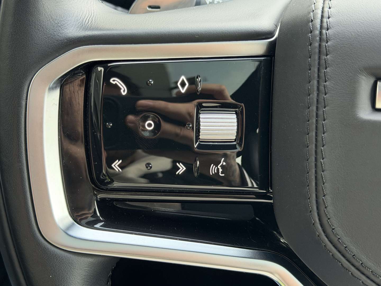 Land Rover Range Rover Velar D200 R-Dynamic SE Black Pano - 2023 - Joinsteer - #33