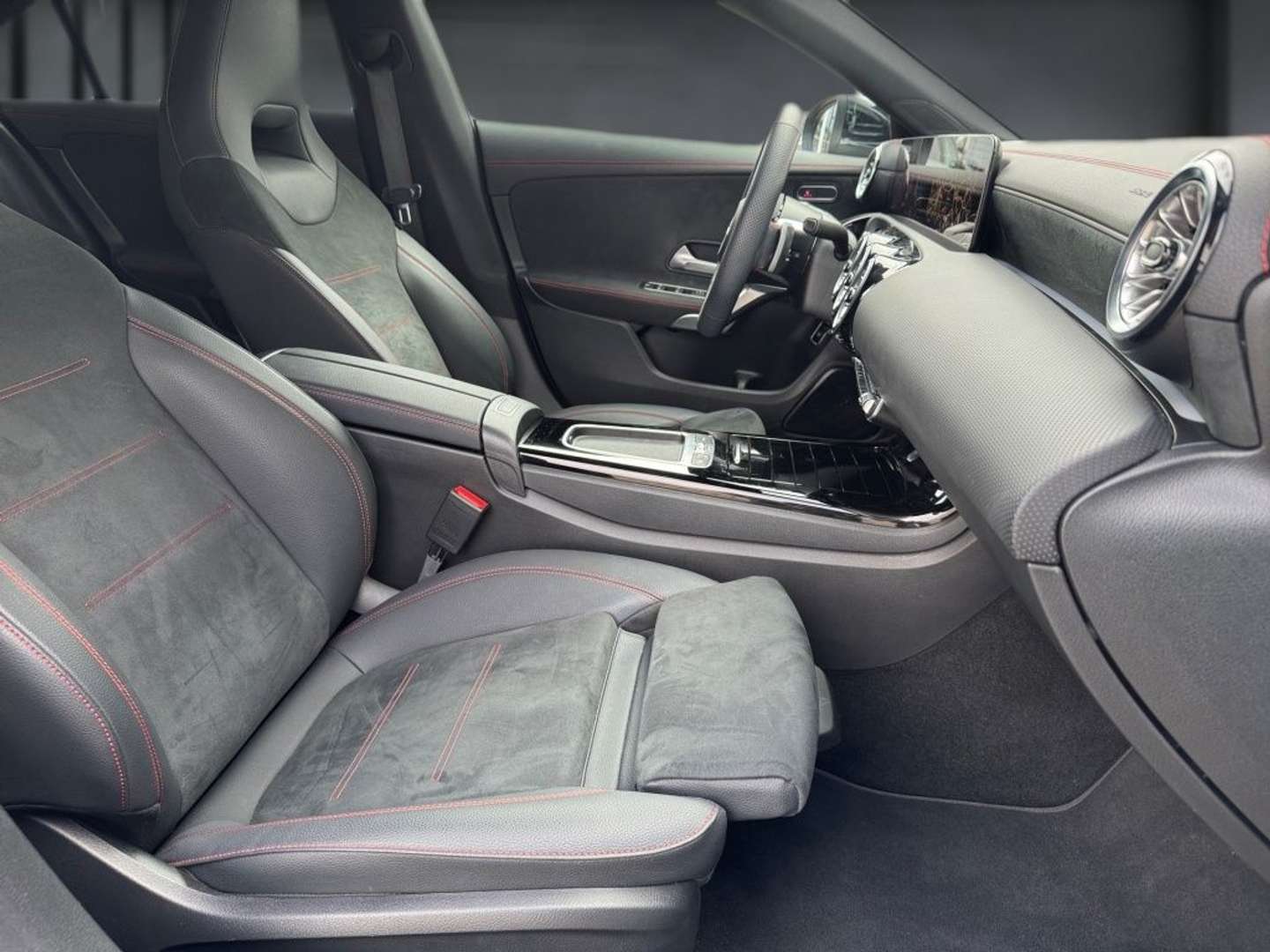 Mercedes CLA 200 Coupé 200 AMG Line - 2025 - Joinsteer - #5