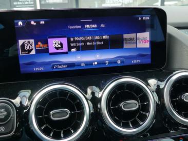 Mercedes GLA 180 Progressive — photo 25