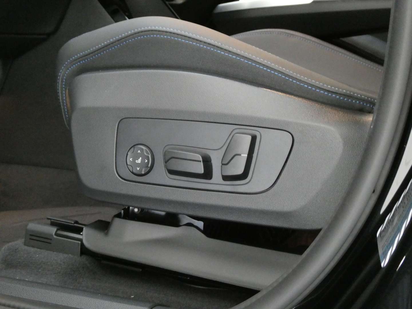 BMW IX1 EDrive20 - 2026 - Joinsteer - #11