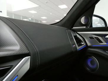 BMW XM 50e — photo 13