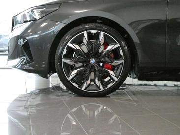 BMW I5 XDrive40 — photo 3