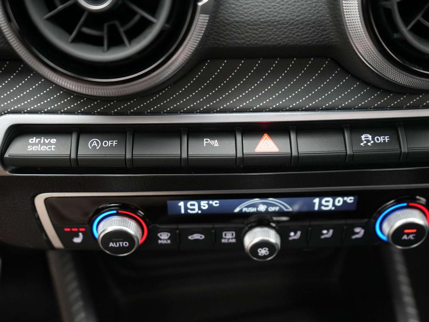 Audi Q2 S Line 35 TFSI - 2025 - Joinsteer - #30