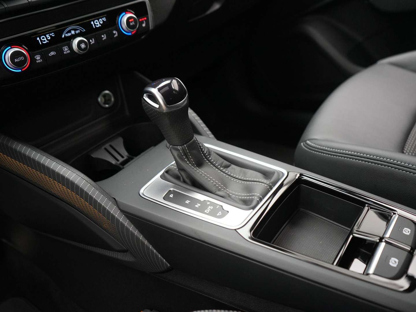 Audi Q2 S Line 35 TFSI - 2025 - Joinsteer - #33