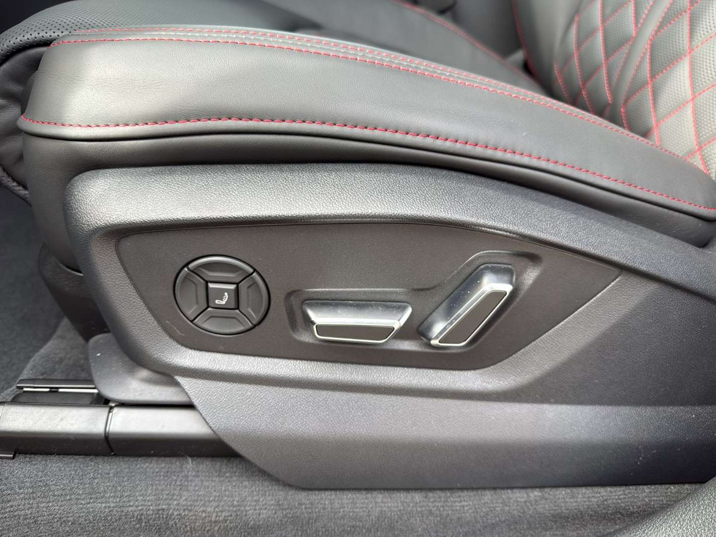 Audi Q8 S Line Business TFSI E - 2026 - Joinsteer - #19