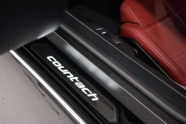 Lamborghini Countach — photo 11