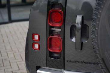 Land Rover Defender 110 P400e SE — photo 8