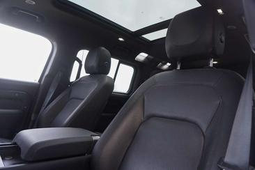 Land Rover Defender 110 P400e SE — photo 15