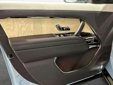 Land Rover Range Rover Sport SV — photo 13