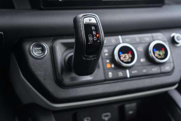 Land Rover Defender 110 P400e SE — photo 24