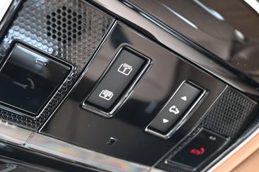 Land Rover Range Rover 3.0 P550e SV PHEV — photo 24