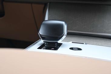 Land Rover Range Rover 3.0 P550e SV PHEV — photo 36