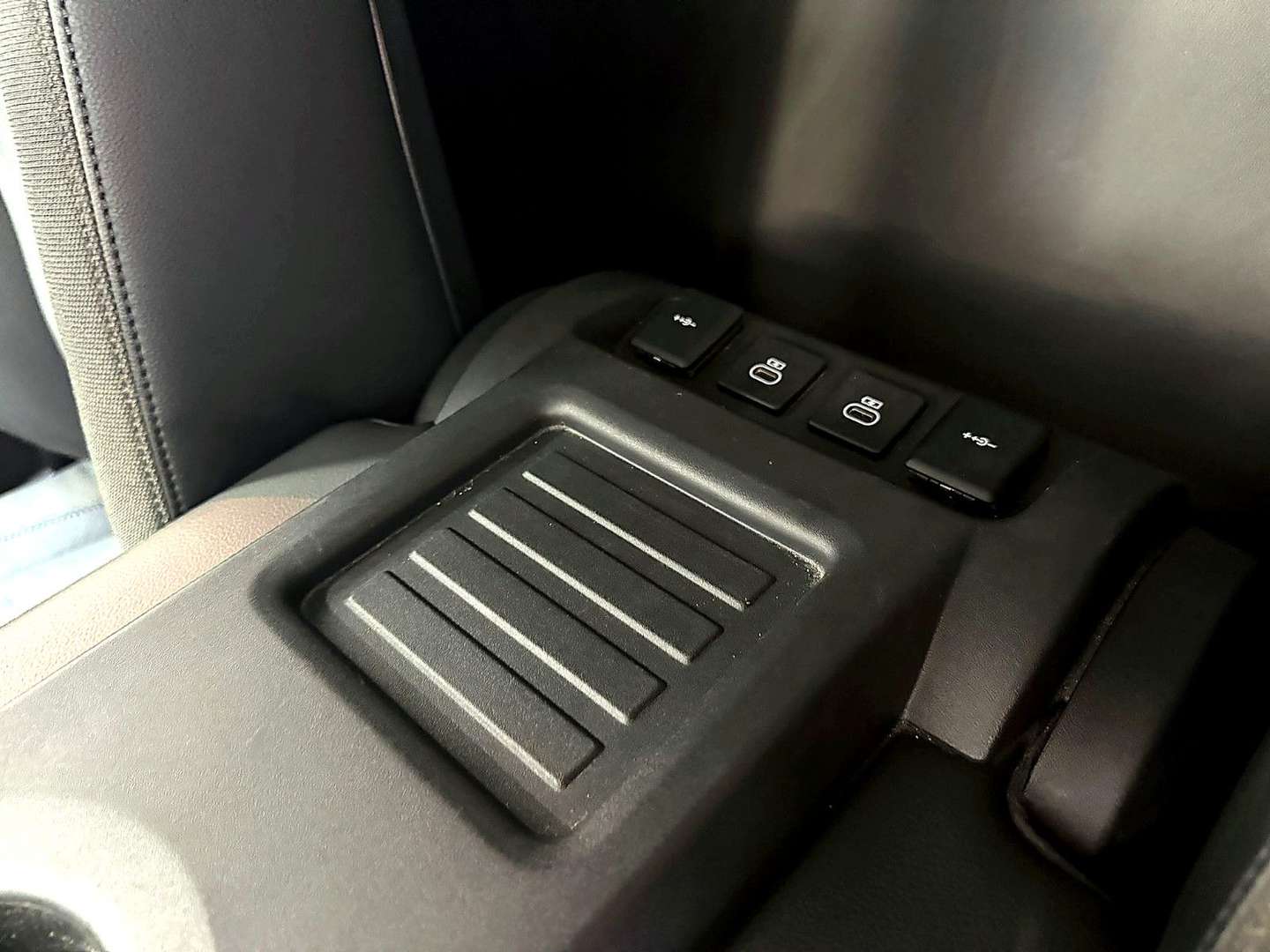 Land Rover Defender 110 Hard Top S/3-SITZE/NAVI/LEDER/360'' - 2021 - Joinsteer - #15