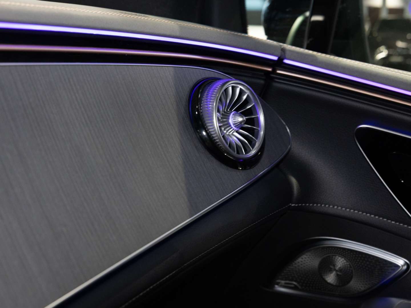 Mercedes EQE 300 Night Edition - 2025 - Joinsteer - #11