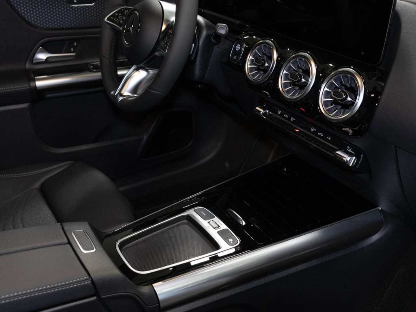 Mercedes GLA 200 Night Edition - 2025 - Joinsteer - #25