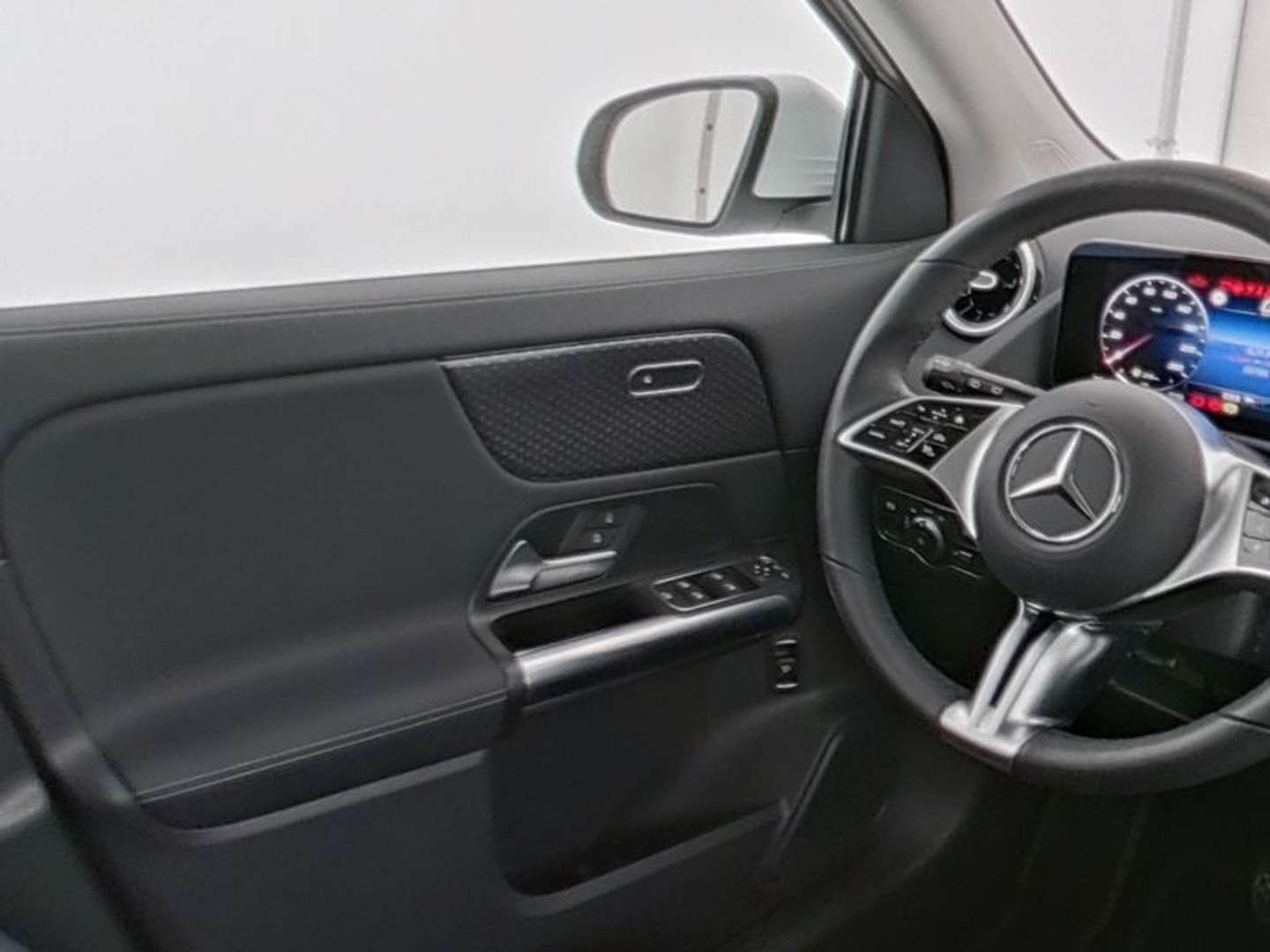 Mercedes GLA 180 Advanced - 2025 - Joinsteer - #8