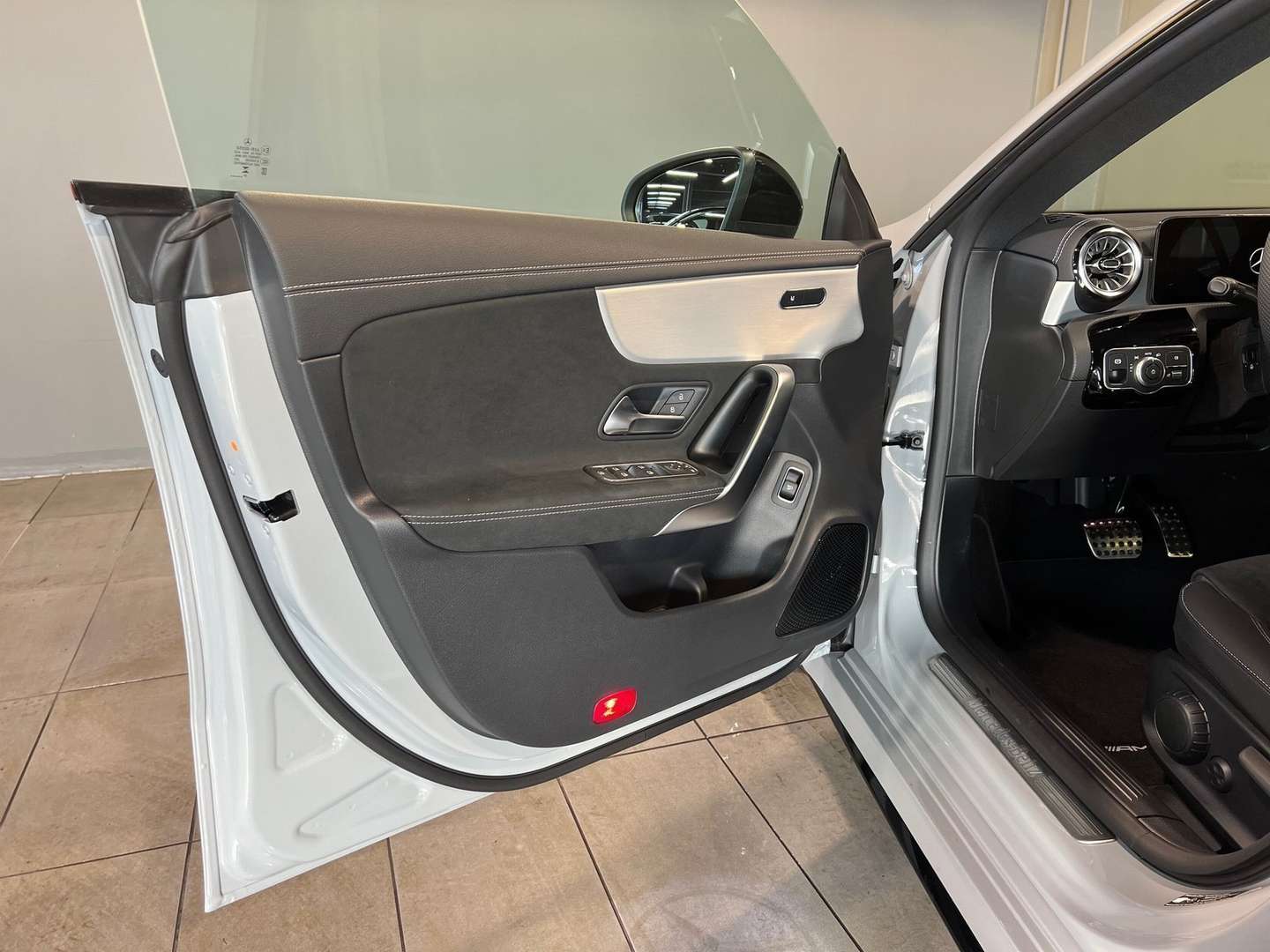 Mercedes CLA 200 Night Edition - 2026 - Joinsteer - #12