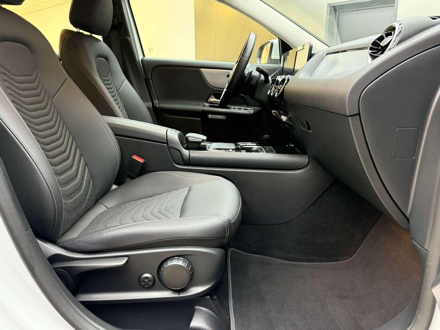 Mercedes GLA 200 Business - 2023 - Joinsteer - #8