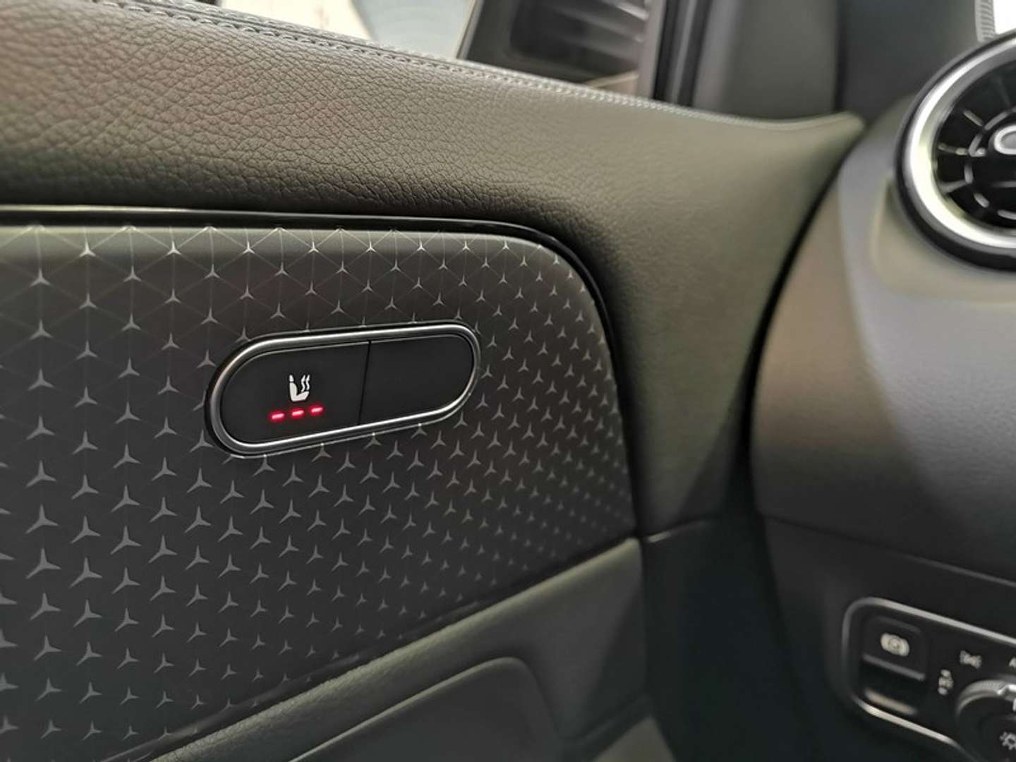 Mercedes GLA 180 AMG Line - 2025 - Joinsteer - #13