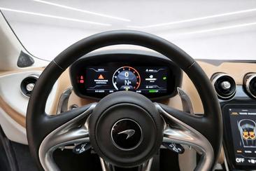 McLaren GT — photo 10