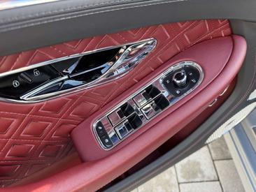 Bentley Continental GTC V8 S — photo 11