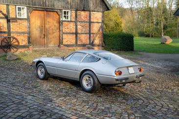 Ferrari 365 GTB4 — photo 8