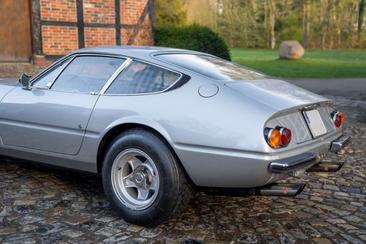 Ferrari 365 GTB4 — photo 9