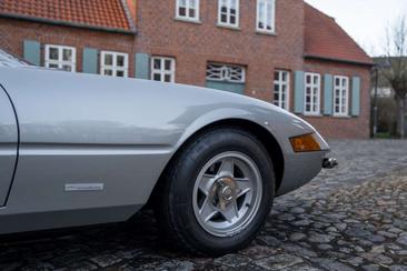 Ferrari 365 GTB4 — photo 31