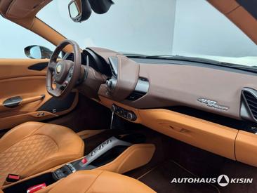 Ferrari 488 — photo 8