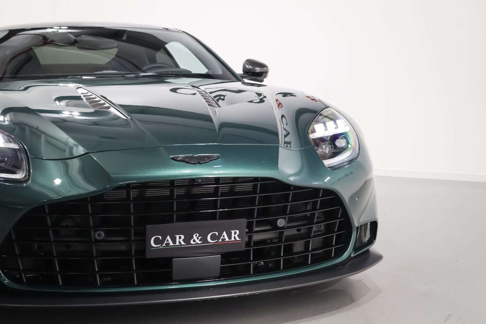 Aston Martin Vanquish 5.2 V12 - 2025 - Joinsteer - #13