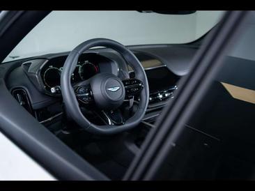 Aston Martin DBX 4.0 V8 Biturbo — photo 19