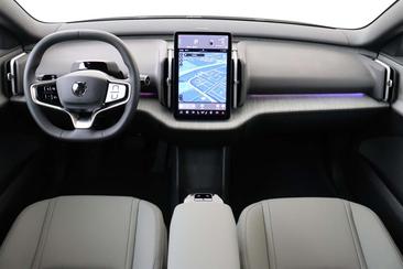 Volvo EX30 P5 Plus — photo 3