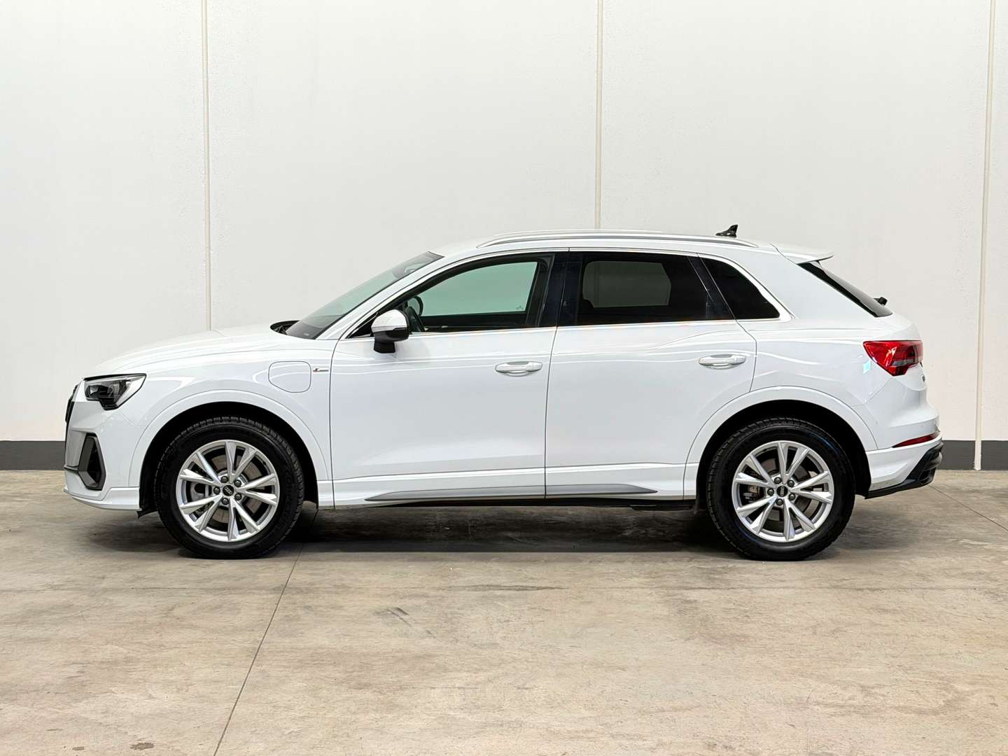 Audi Q3 S Line Edition 45 TFSI E - 2022 - Joinsteer - #1